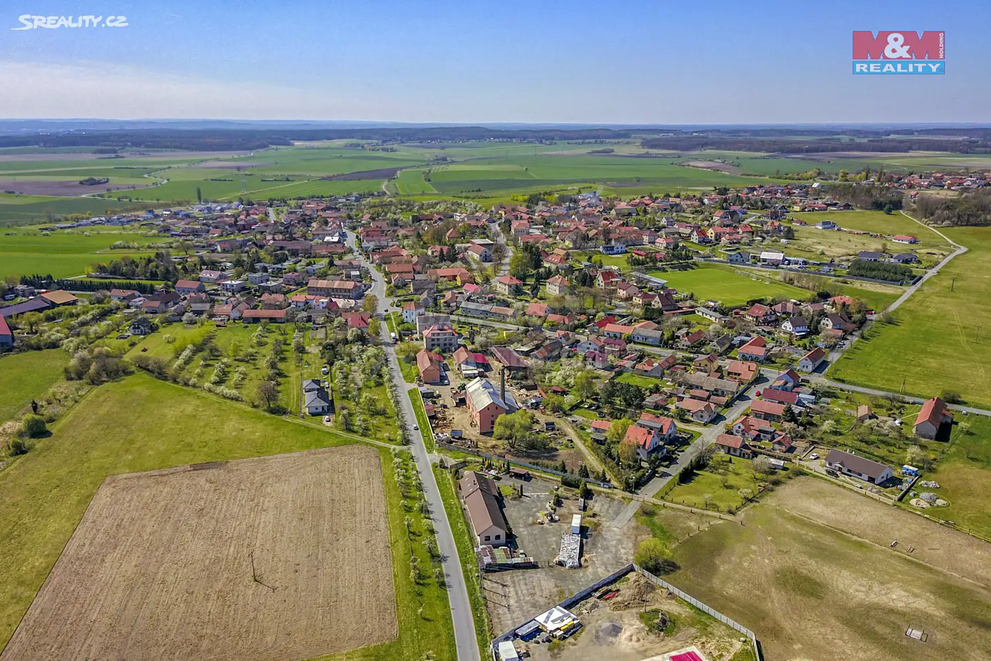 Prodej  komerčního pozemku 1 340 m², Krakovany, okres Kolín