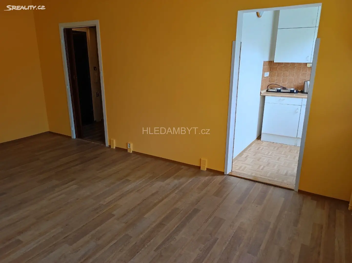 Pronájem bytu 1+1 30 m², Brechtova, Praha 4 - Praha 11
