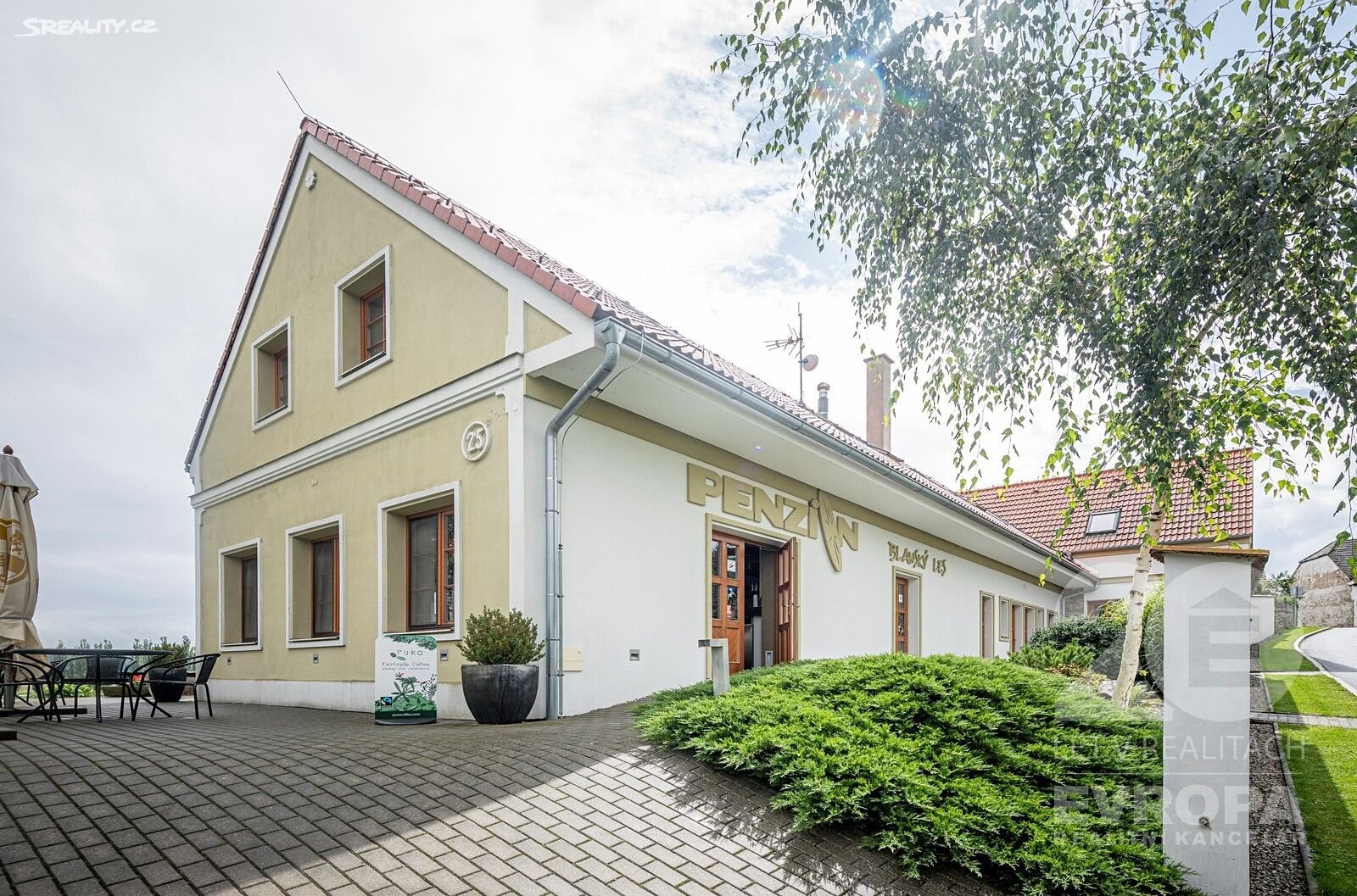 Prodej  rodinného domu 450 m², pozemek 2 913 m², Kvítkovice, okres České Budějovice
