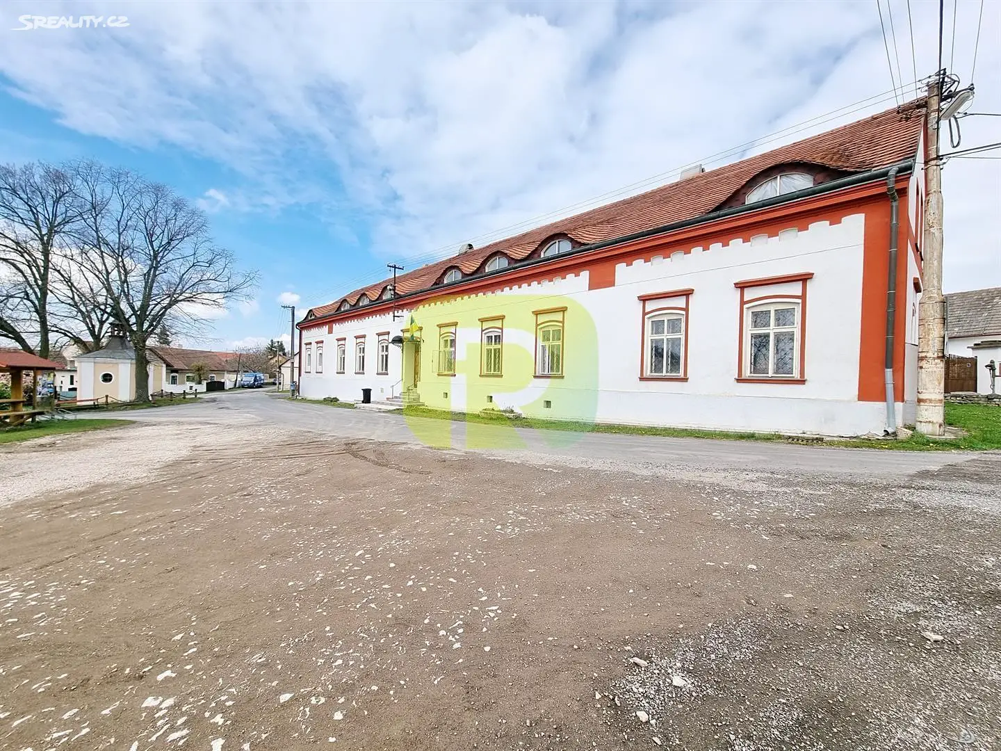 Prodej bytu 1+kk 30 m², Vinařice, okres Beroun