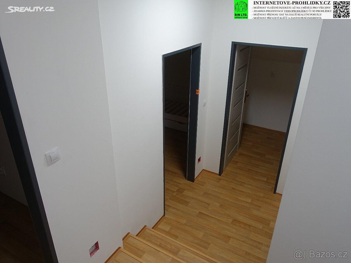 Pronájem bytu 2+1 77 m² (Podkrovní), Revoluční, Hovorčovice