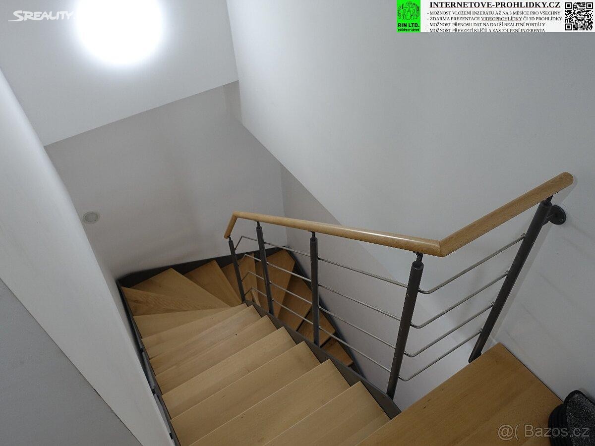 Pronájem bytu 2+1 77 m² (Podkrovní), Revoluční, Hovorčovice