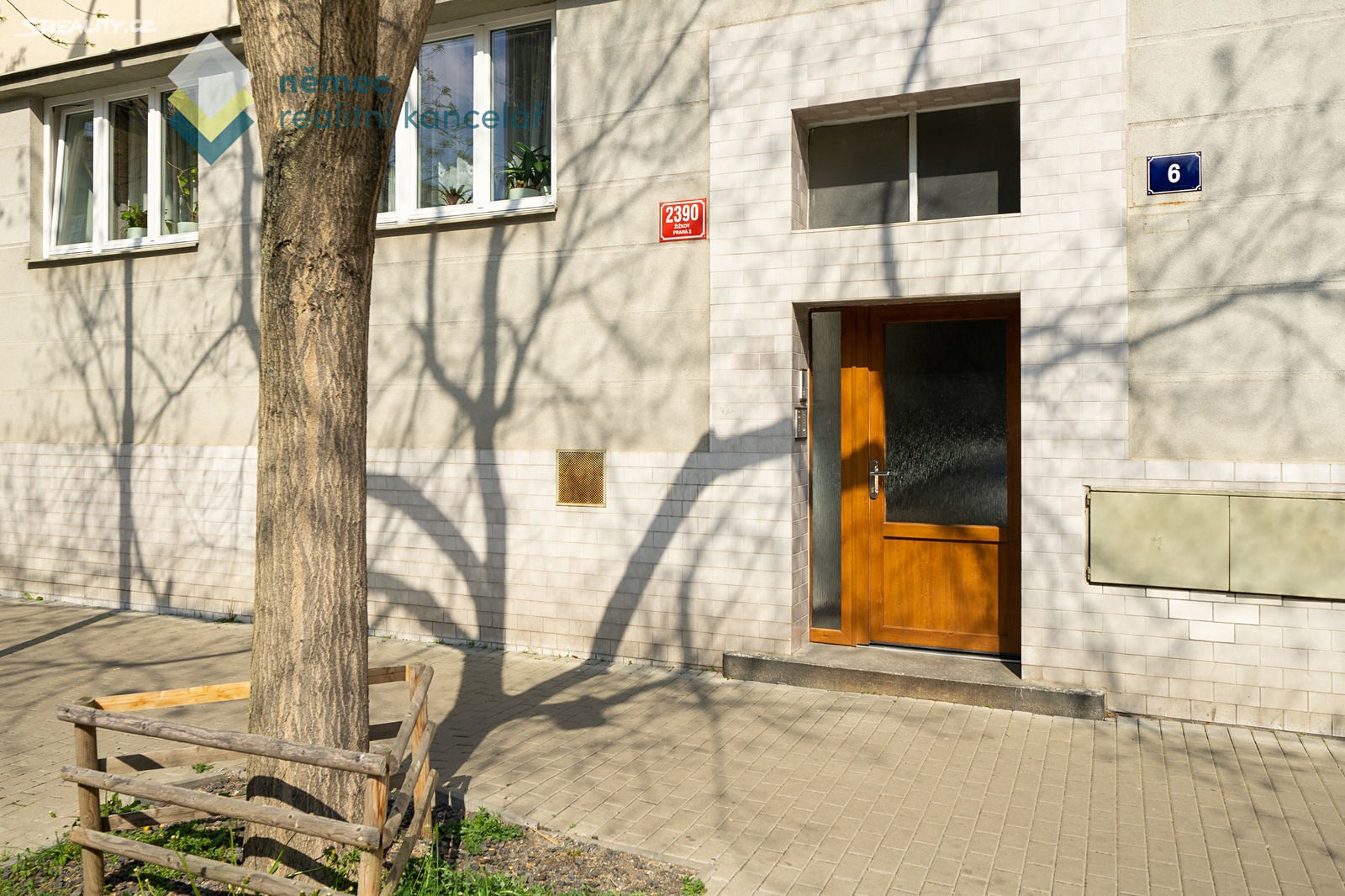 Prodej bytu 1+kk 29 m², Strážní, Praha 3 - Žižkov