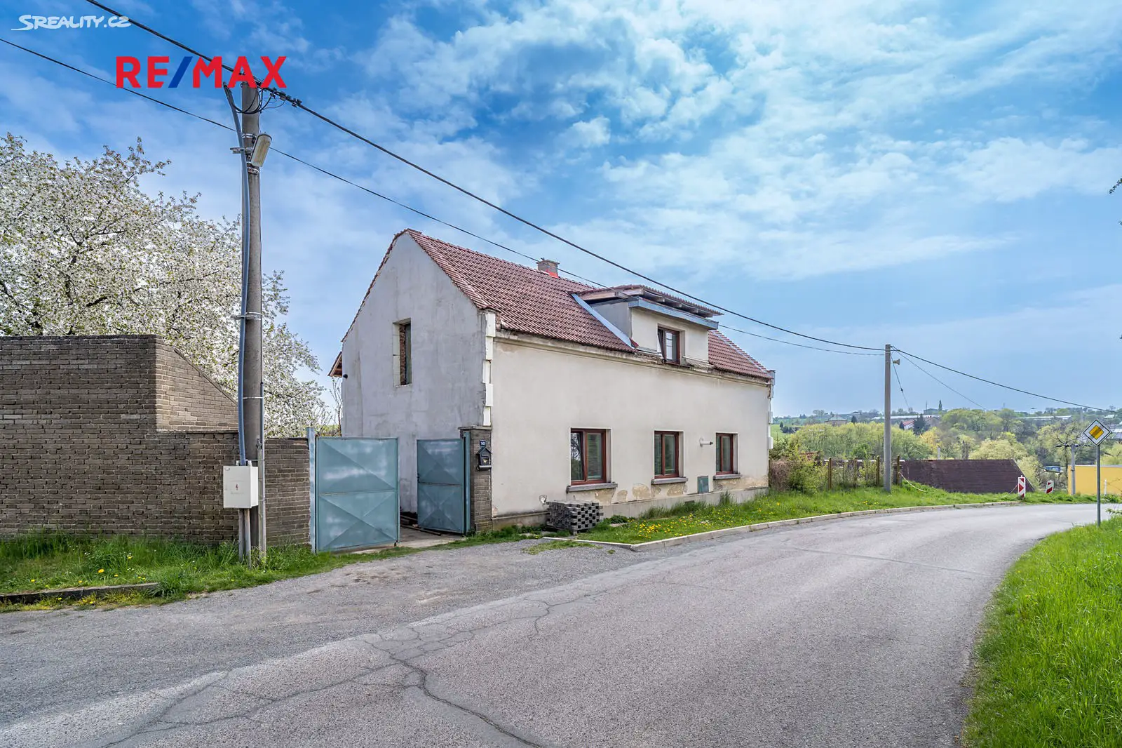 Prodej  rodinného domu 440 m², pozemek 726 m², Zvoleněves, okres Kladno