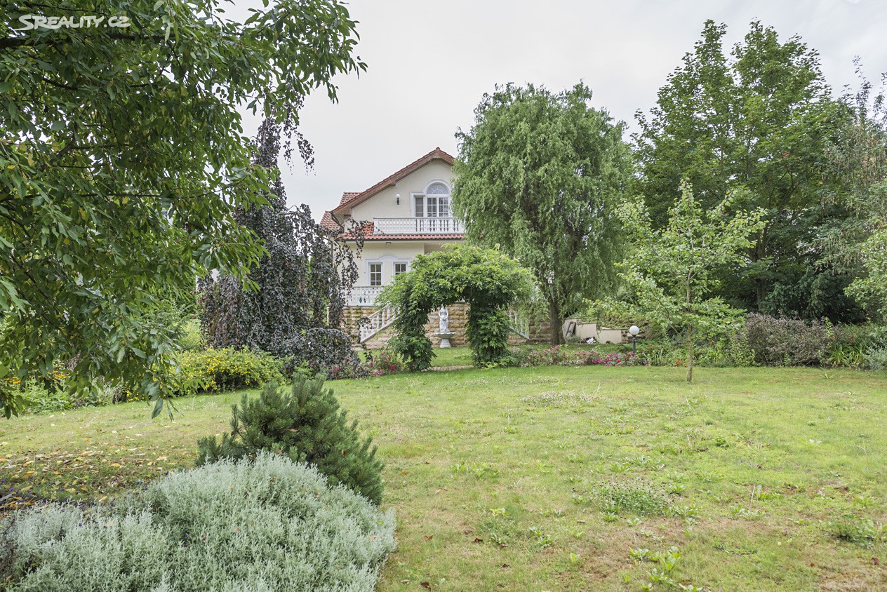 Prodej  rodinného domu 366 m², pozemek 1 680 m², K vinicím, Praha 6 - Nebušice
