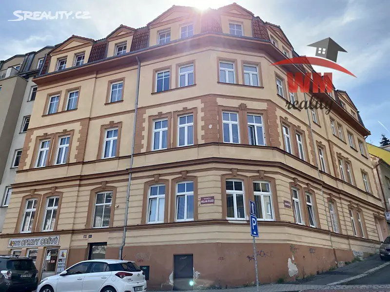 Prodej bytu 3+1 100 m², nám. V. Řezáče, Karlovy Vary - Drahovice