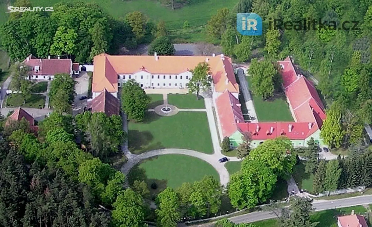 Prodej  vily 2 000 m², pozemek 47 000 m², Hatín - Jemčina, okres Jindřichův Hradec