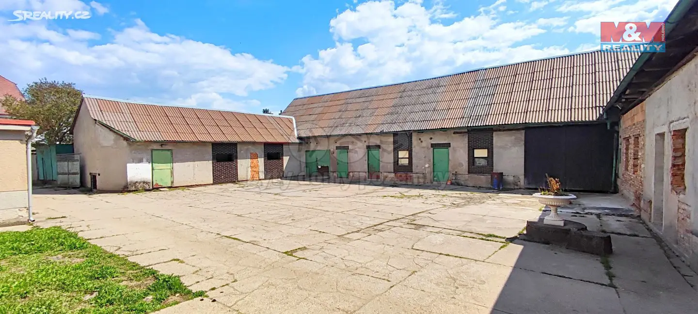 Prodej  zemědělské usedlosti 3 395 m², pozemek 3 395 m², Lochenice, okres Hradec Králové
