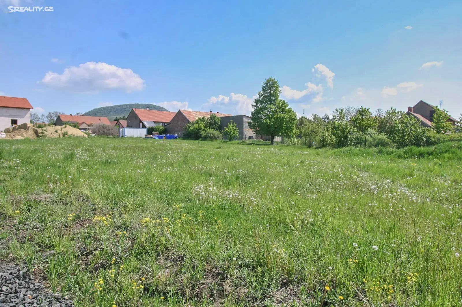 Prodej  stavebního pozemku 1 198 m², Vražkov, okres Litoměřice