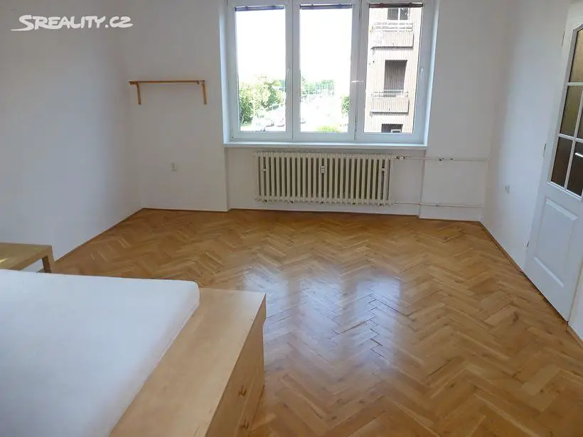 Pronájem bytu 1+1 40 m², V předpolí, Praha 10 - Strašnice