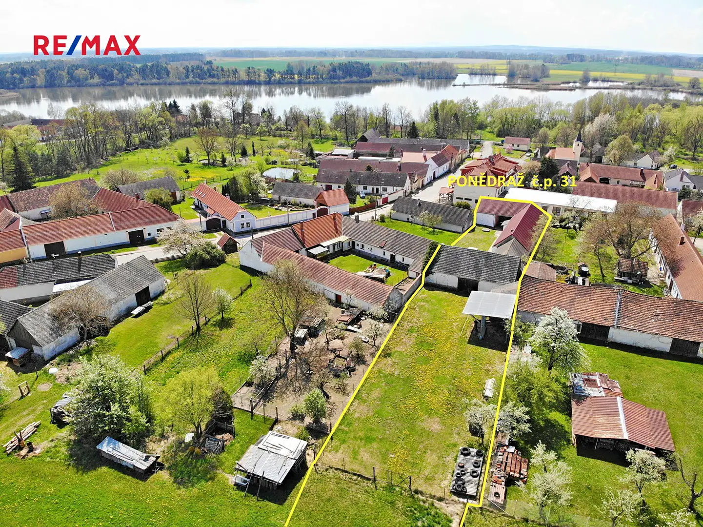 Prodej  rodinného domu 450 m², pozemek 2 305 m², Ponědraž, okres Jindřichův Hradec