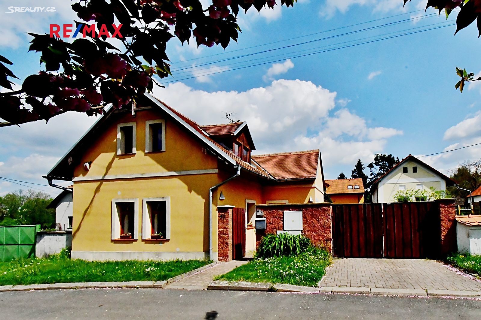 Prodej  rodinného domu 504 m², pozemek 1 464 m², Týnec nad Labem - Vinařice, okres Kolín