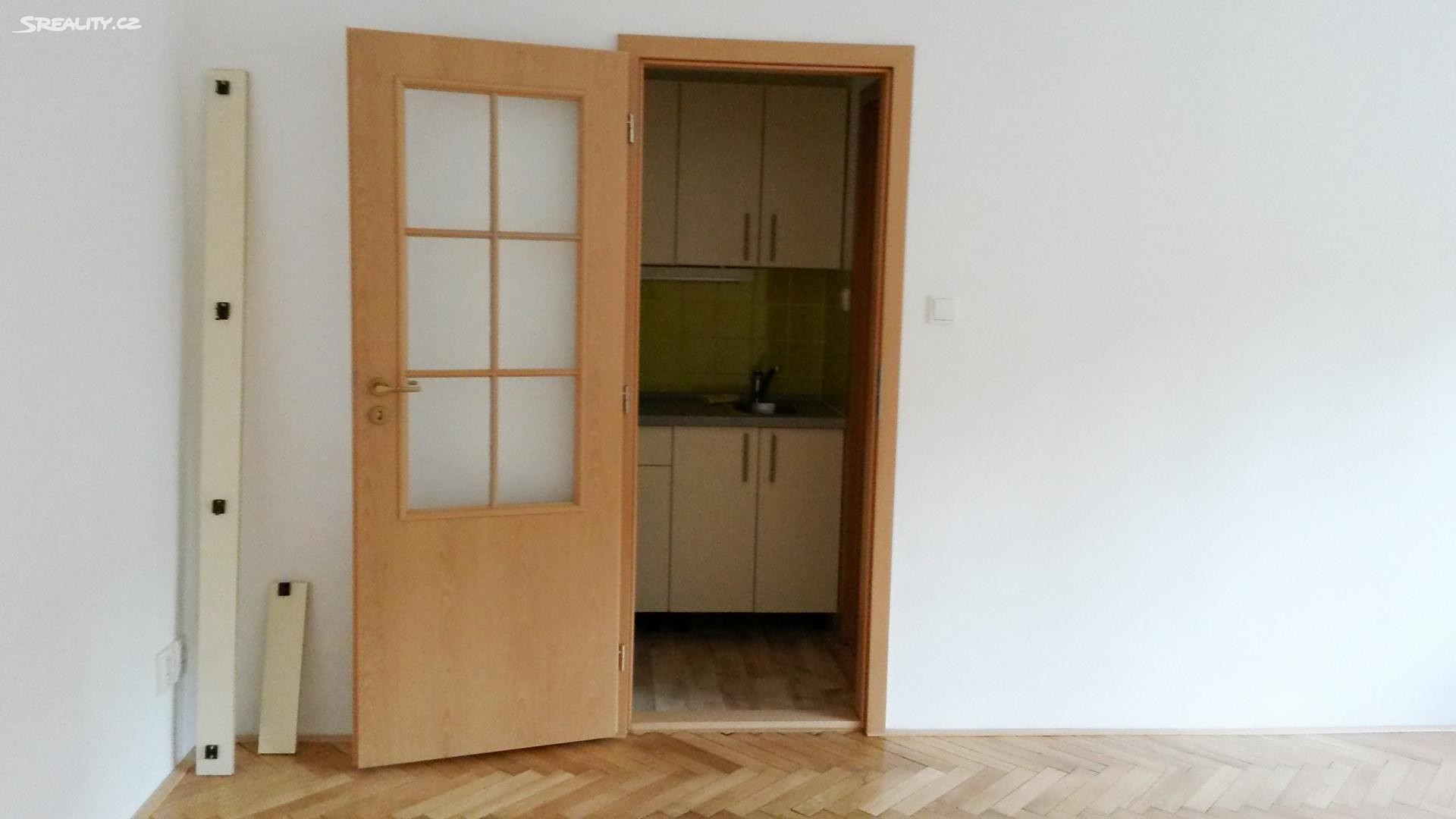 Prodej bytu 1+kk 27 m², U Pernštejnských, Praha 4 - Nusle
