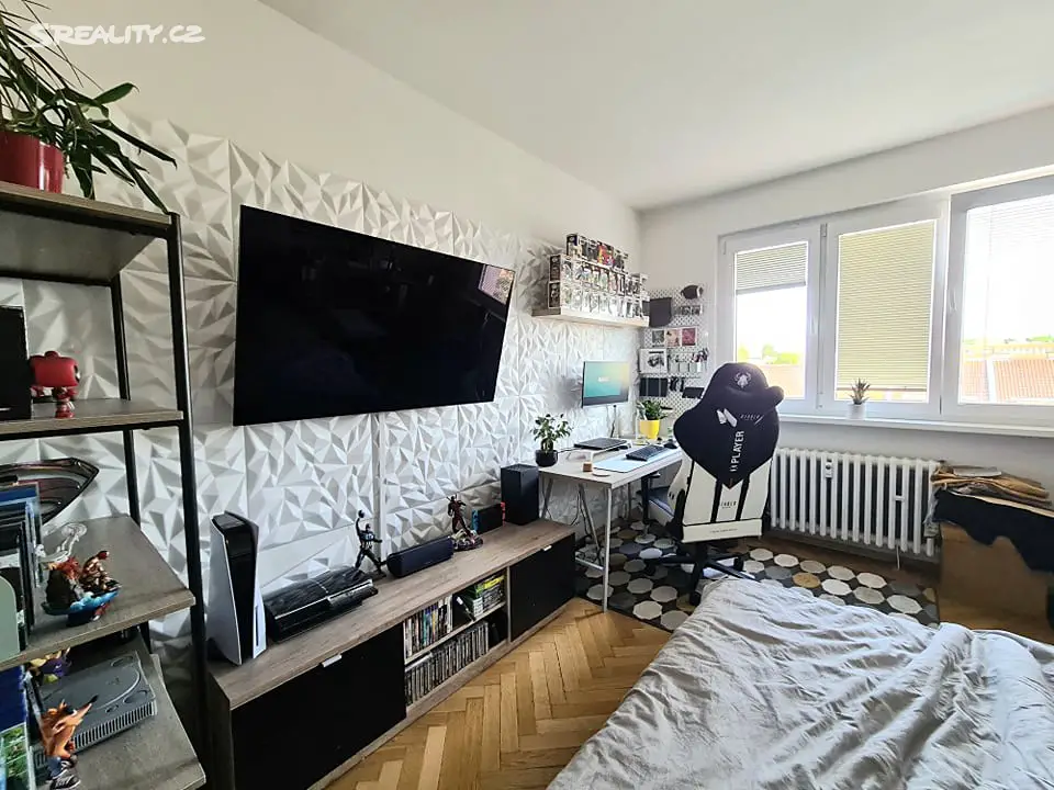 Pronájem bytu 2+1 54 m², Na Petřinách, Praha 6 - Břevnov