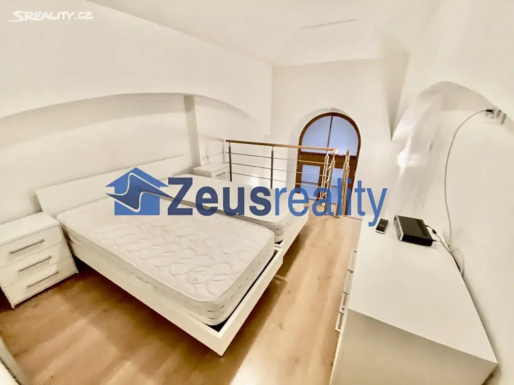 Pronájem bytu atypické 28 m² (Mezonet), Hybernská, Praha 1 - Nové Město