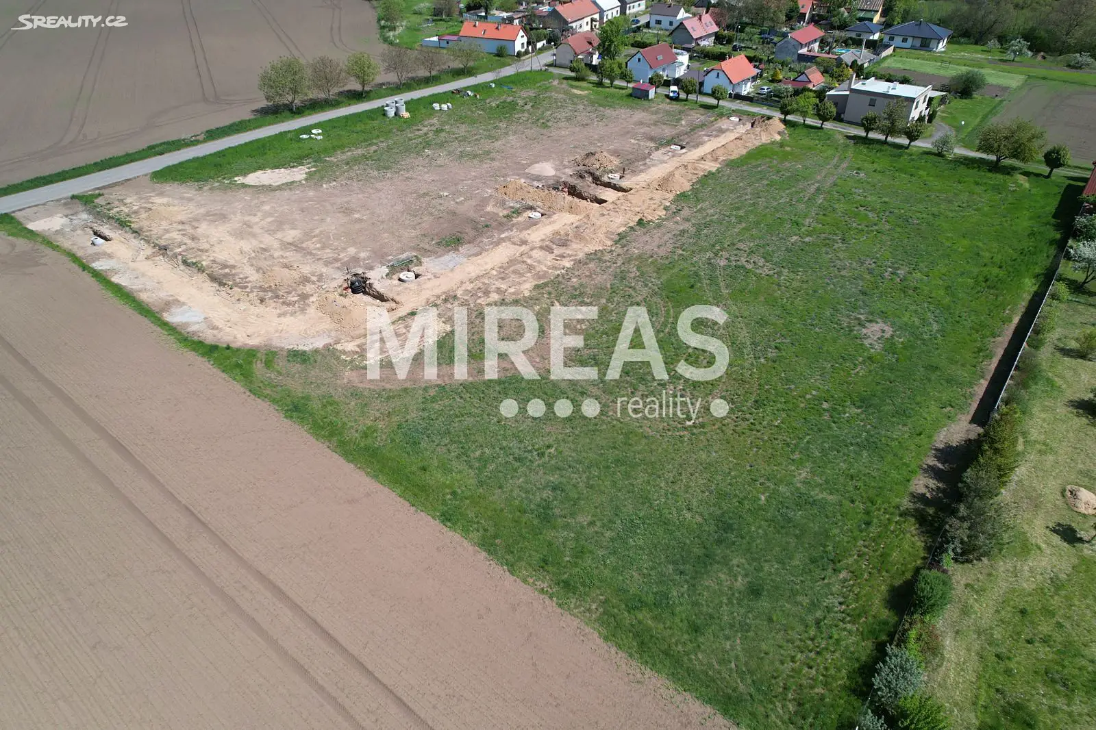 Prodej  stavebního pozemku 1 024 m², Hrušov, okres Mladá Boleslav