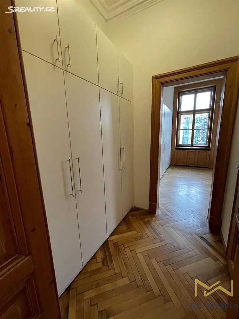 Pronájem bytu 5+1 256 m² (Podkrovní), Ibsenova, Praha 2 - Vinohrady