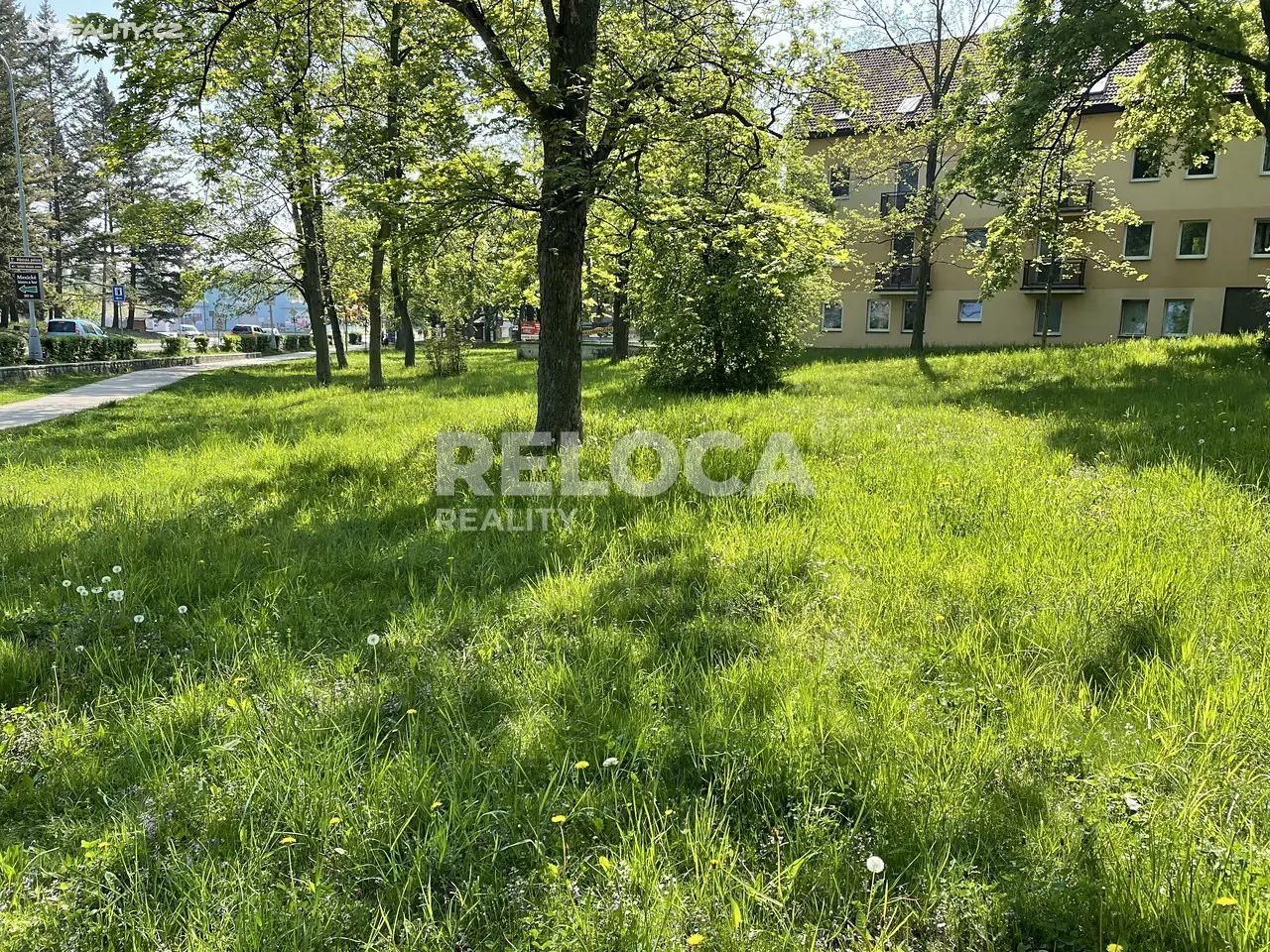 Prodej  stavebního pozemku 800 m², Zátopkova, Milovice