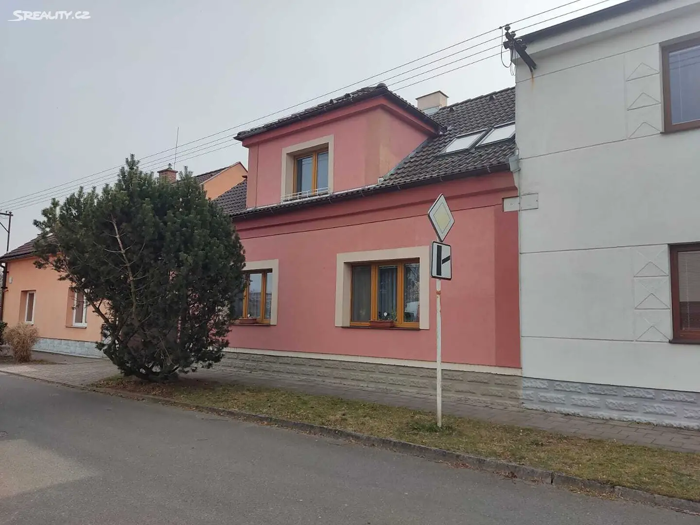 Prodej  rodinného domu 250 m², pozemek 900 m², Pardubice - Rosice, okres Pardubice