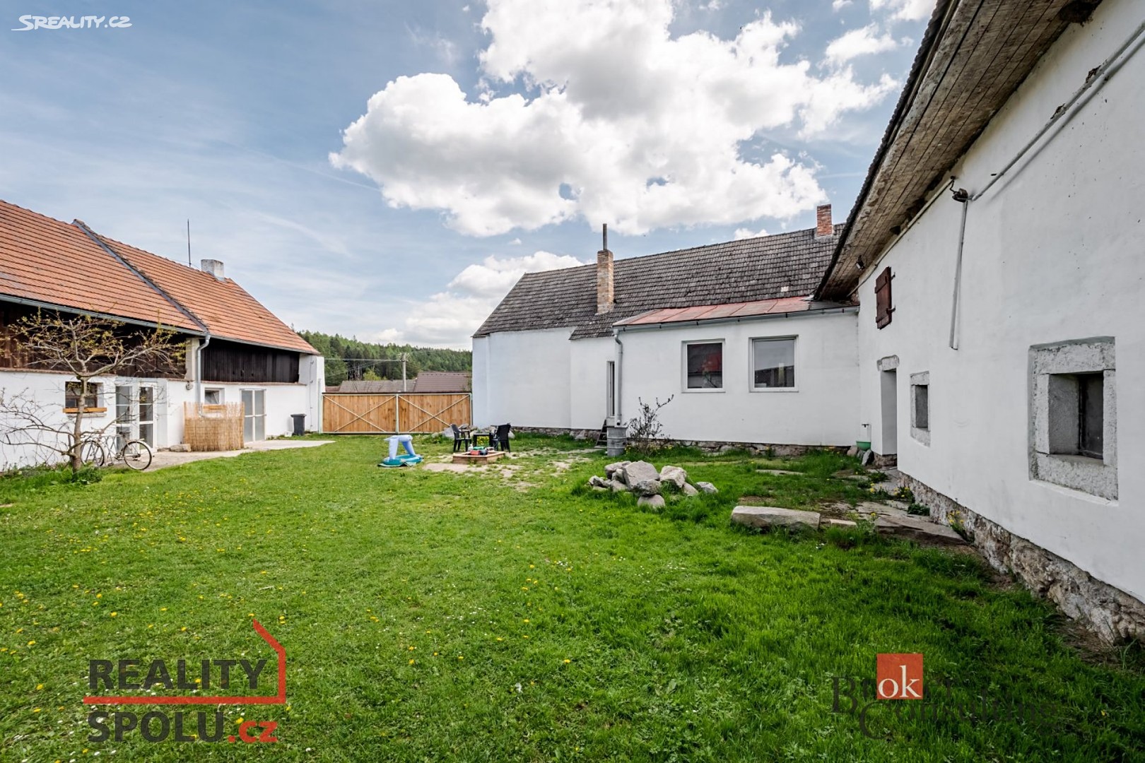 Prodej  zemědělské usedlosti 1 000 m², pozemek 3 000 m², Trhové Sviny - Hrádek, okres České Budějovice