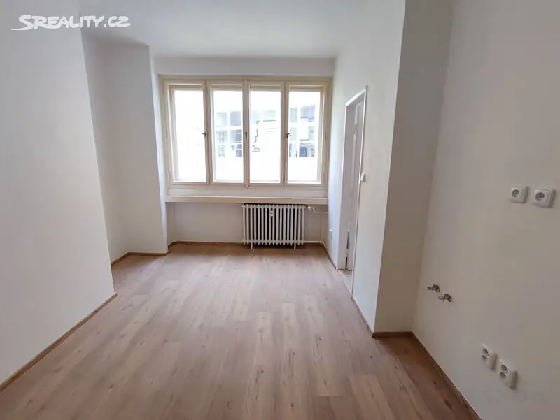 Pronájem bytu 1+kk 18 m², Na Zbořenci, Praha 2 - Nové Město