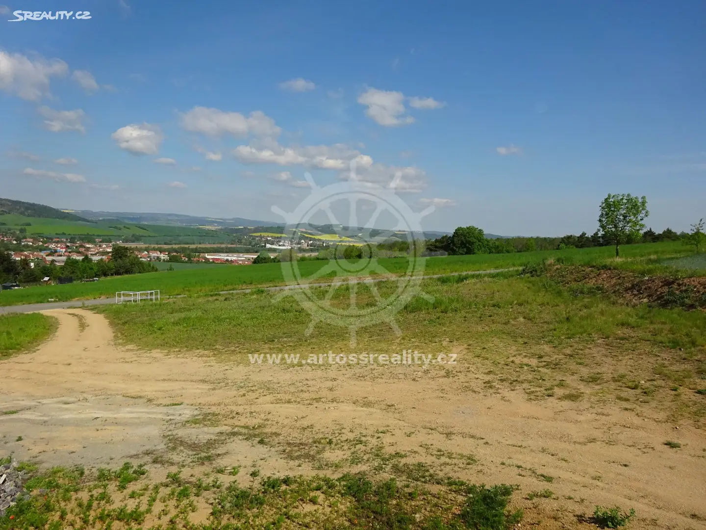 Prodej  stavebního pozemku 1 054 m², Blansko - Horní Lhota, okres Blansko