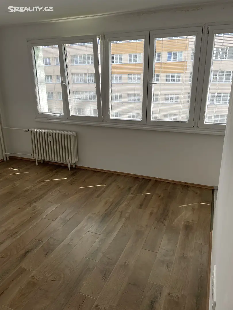 Pronájem bytu 1+kk 27 m², Varšavská, Pardubice - Polabiny