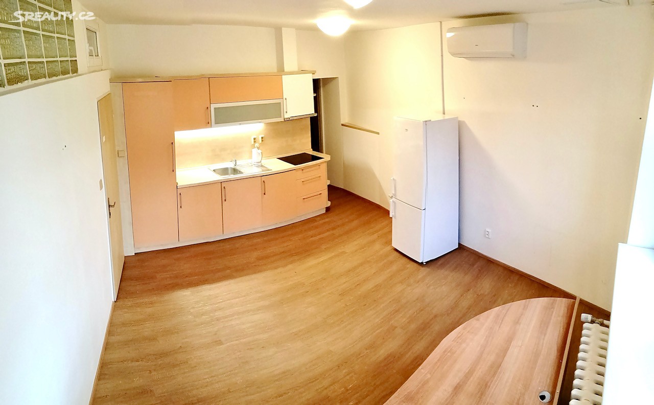 Pronájem bytu 1+kk 30 m², Charbulova, Brno - Černovice
