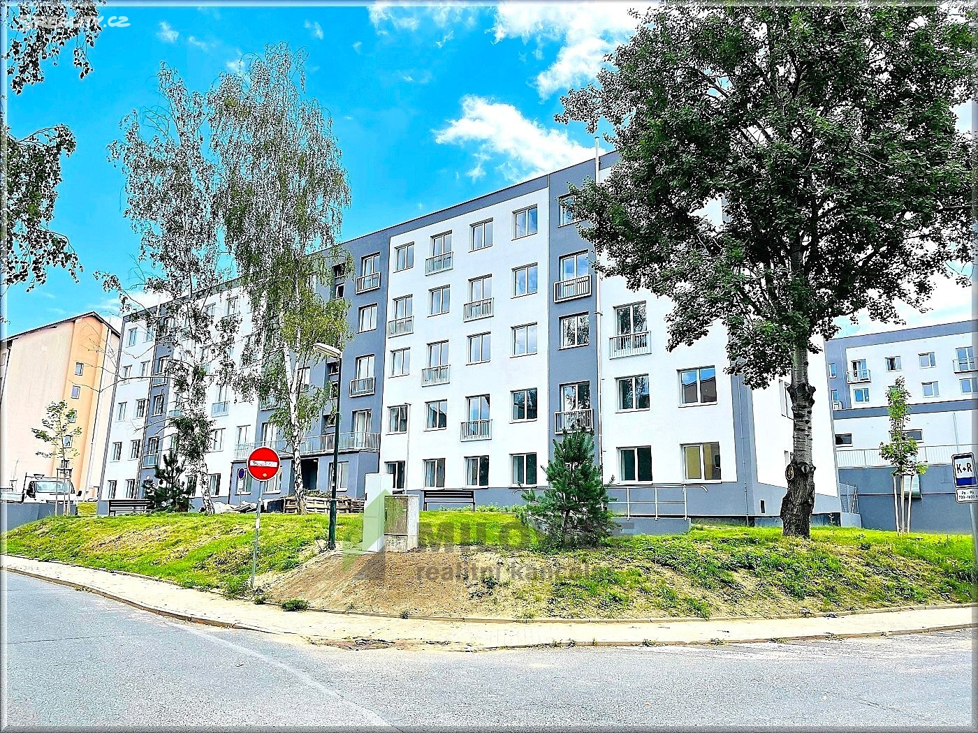 Pronájem bytu 1+kk 31 m², Višňová, Milovice - Mladá