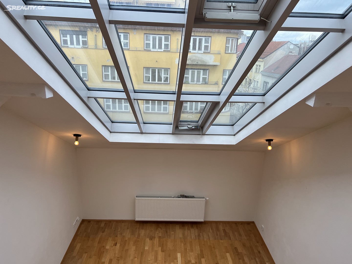 Pronájem bytu 1+kk 35 m², Řipská, Praha 10 - Vinohrady