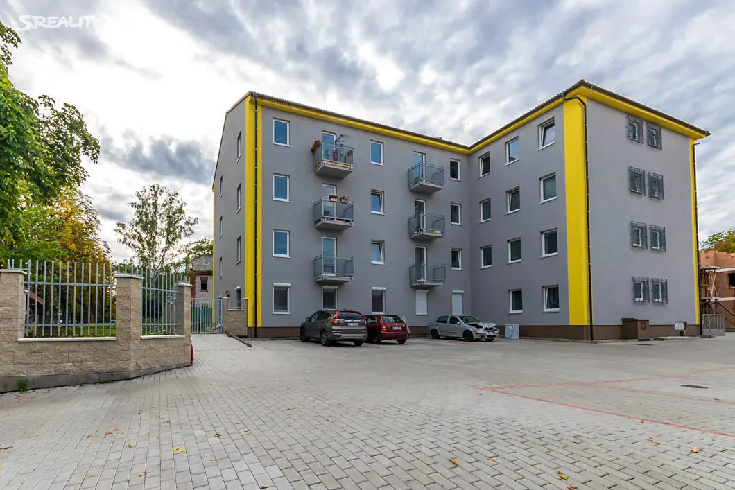 Pronájem bytu 3+kk 80 m², Rakouská, Milovice - Mladá