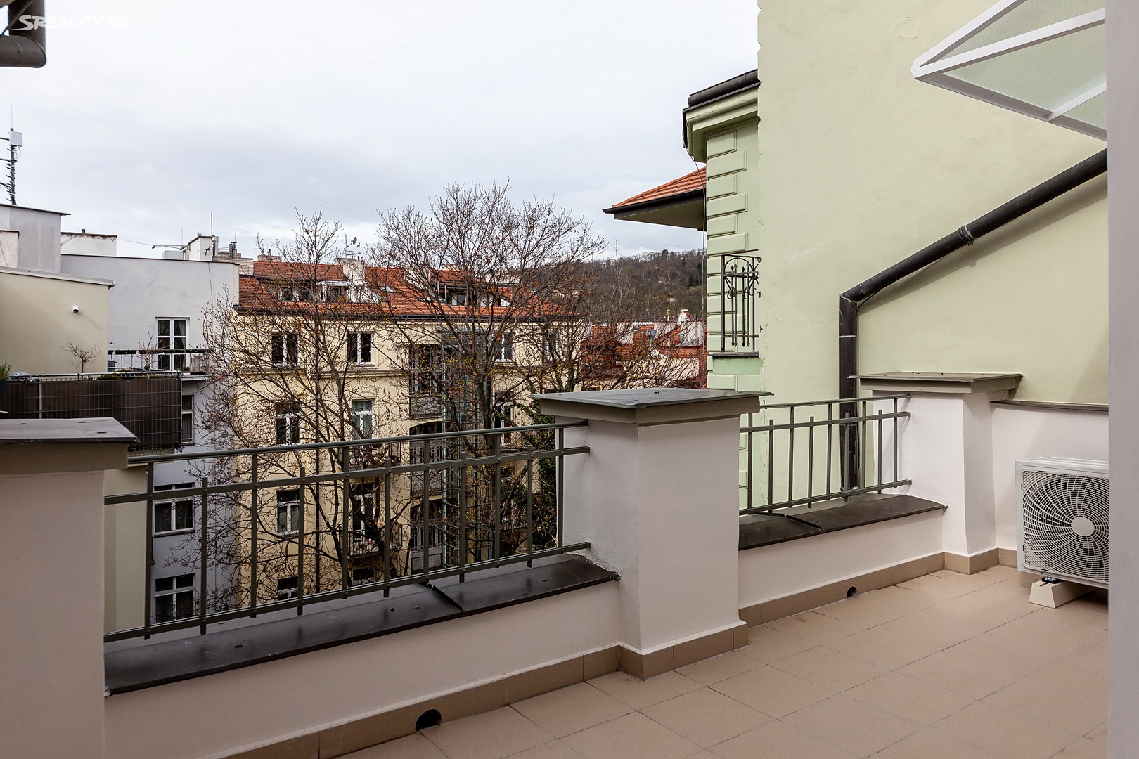 Pronájem bytu 4+1 165 m² (Mezonet), Janáčkovo nábřeží, Praha 5 - Smíchov