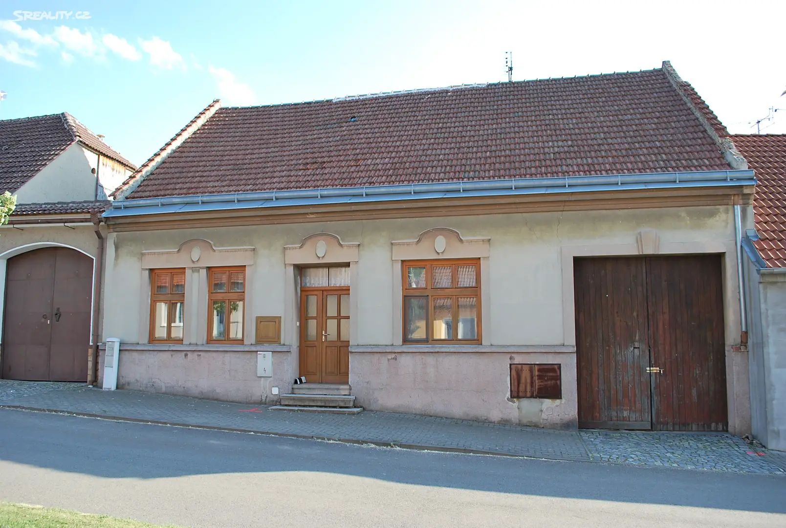 Prodej  rodinného domu 250 m², pozemek 1 005 m², Perná, okres Břeclav