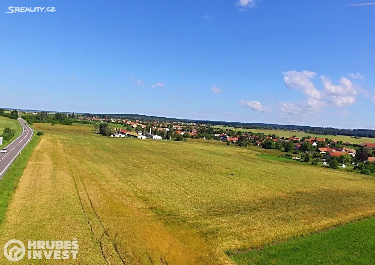 Prodej  komerčního pozemku 8 945 m², Holice, okres Pardubice