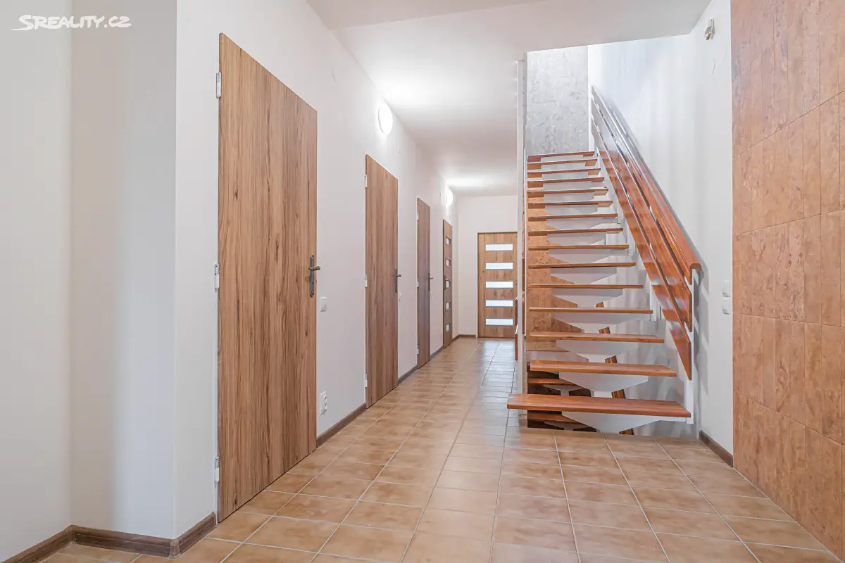 Pronájem  rodinného domu 220 m², pozemek 211 m², Hamsíkova, Praha 5 - Motol