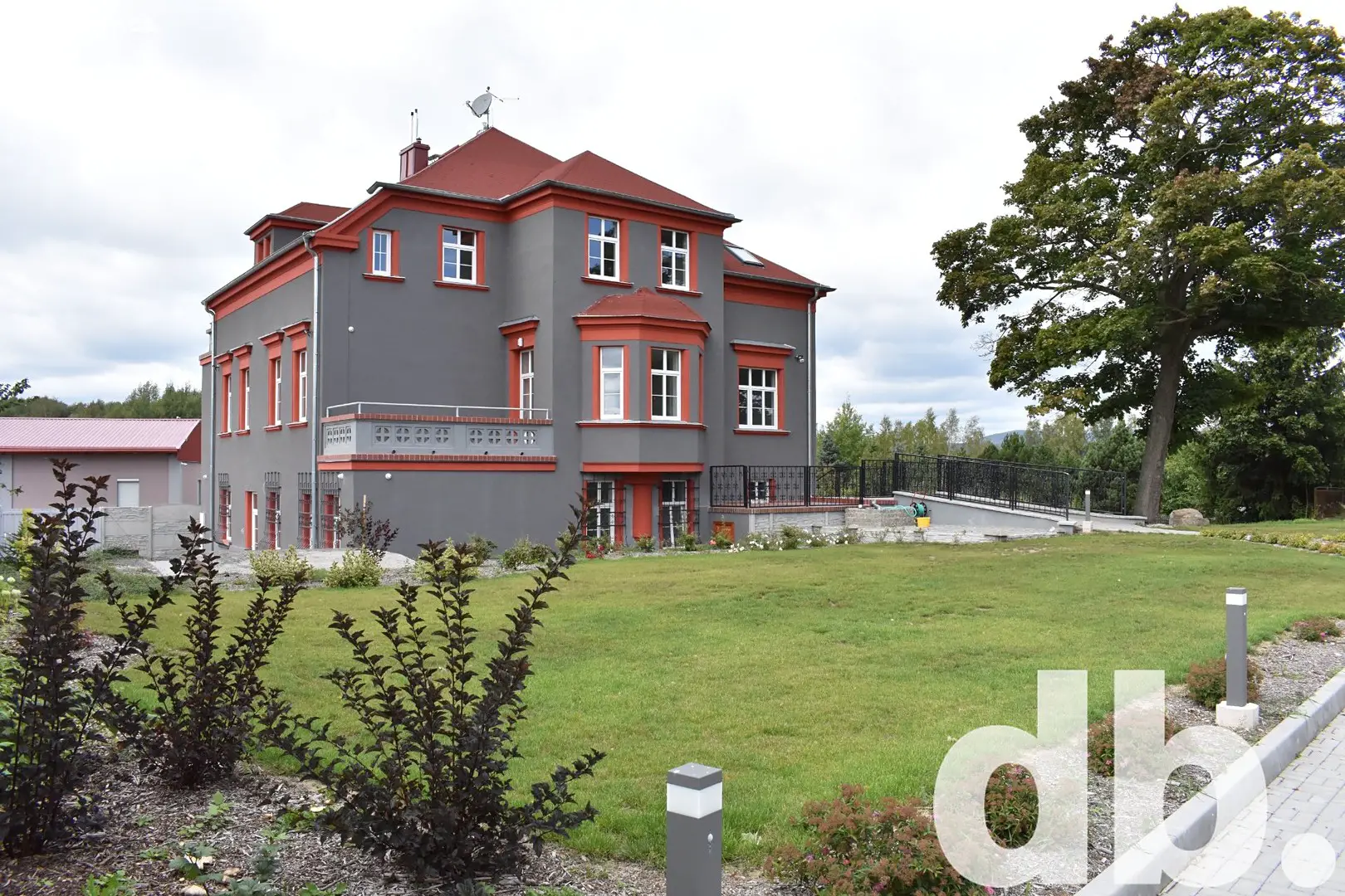 Prodej  rodinného domu 750 m², pozemek 3 689 m², Chodov, okres Sokolov