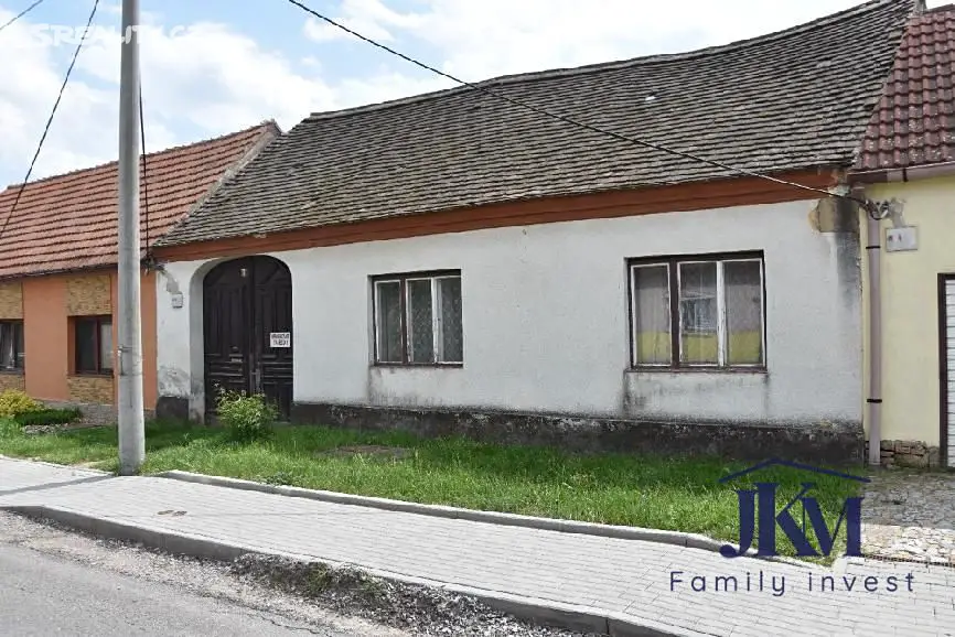 Prodej  rodinného domu 322 m², pozemek 561 m², Znojmo - Načeratice, okres Znojmo