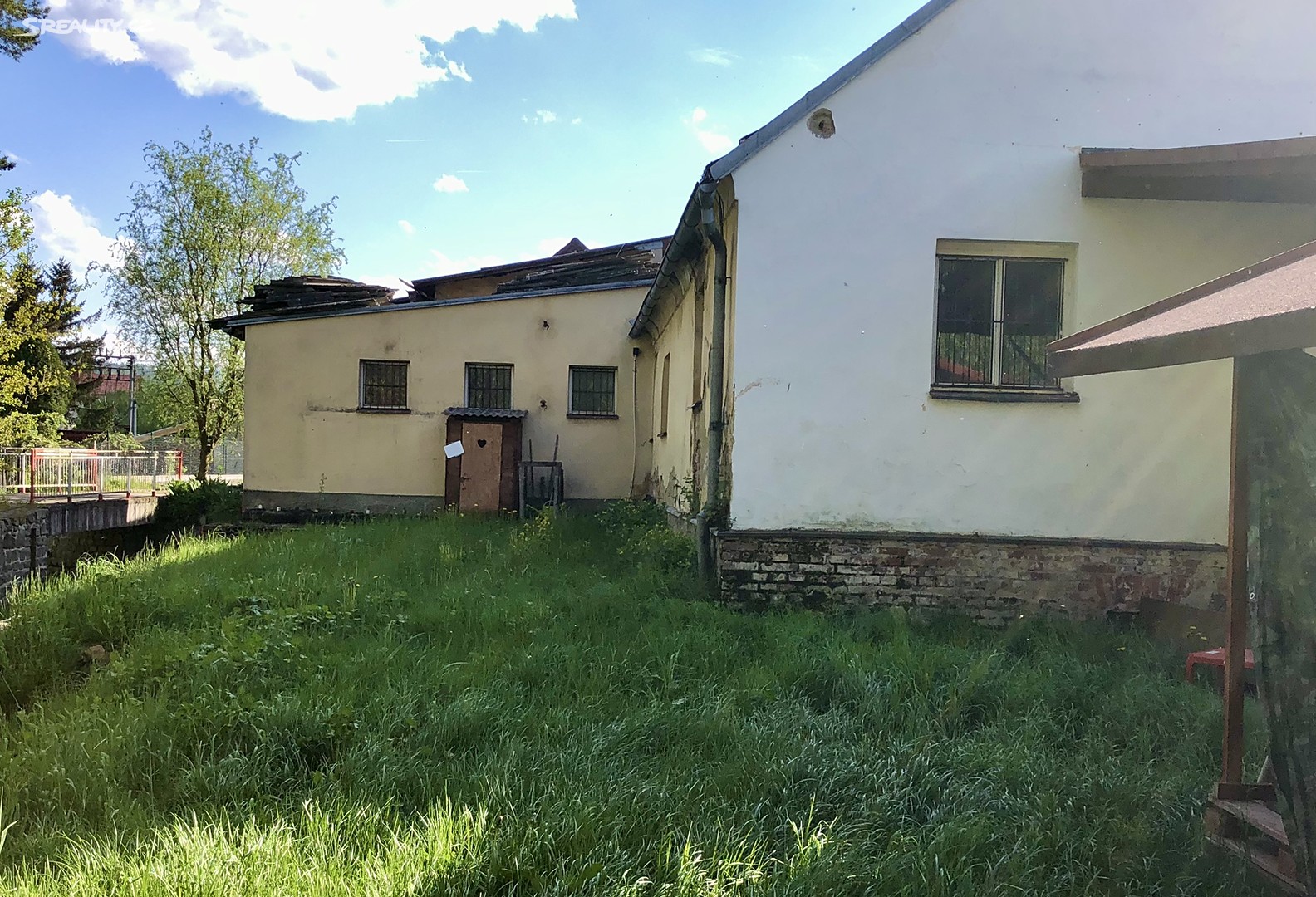 Prodej  rodinného domu 450 m², pozemek 1 413 m², Vrhaveč - Neznašovy, okres Klatovy