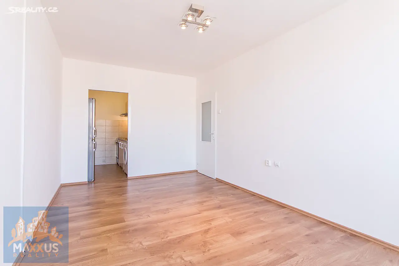 Pronájem bytu 2+kk 43 m², Famfulíkova, Praha 8 - Kobylisy