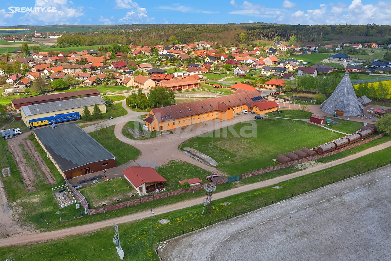 Pronájem  zemědělské usedlosti 40 000 m², pozemek 40 000 m², Němčice, okres Kolín
