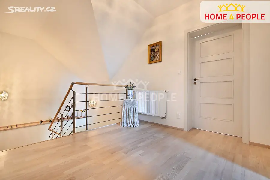 Prodej  vily 230 m², pozemek 1 780 m², Nová Role - Mezirolí, okres Karlovy Vary