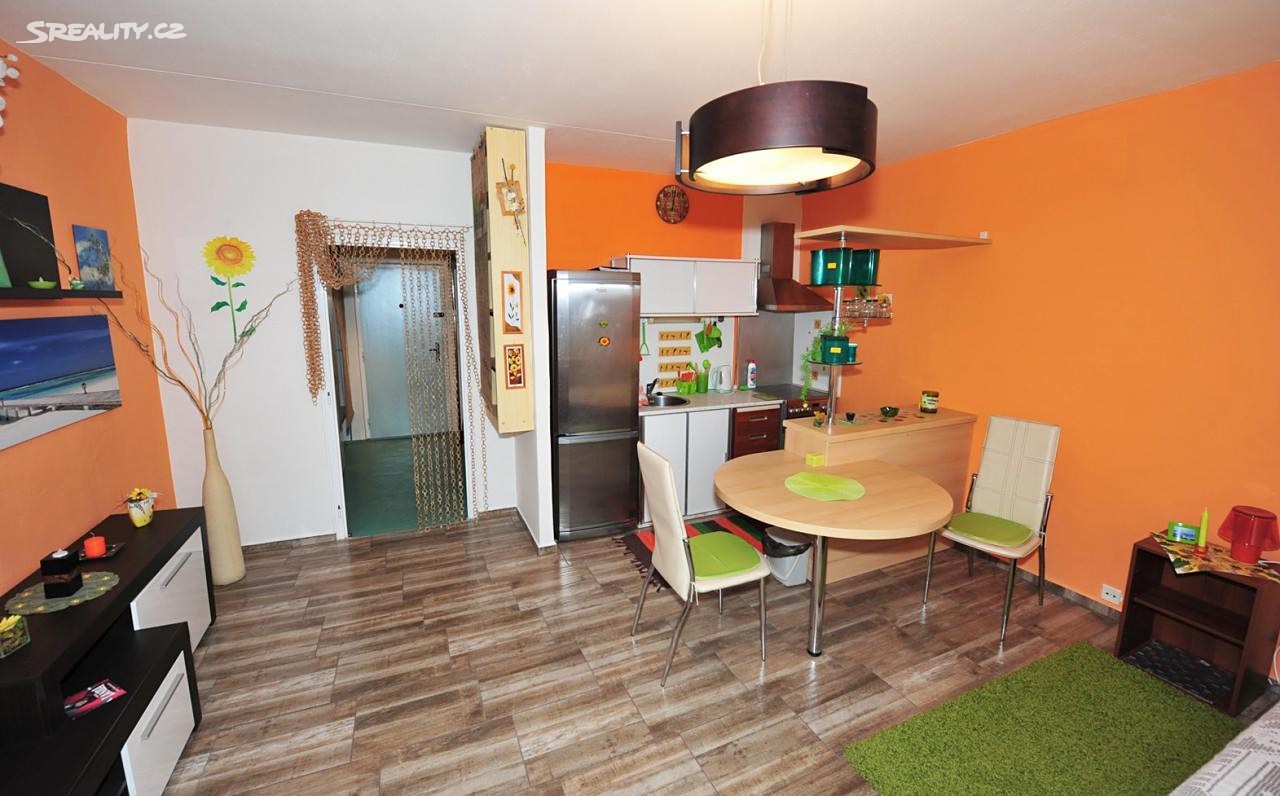 Pronájem bytu 1+kk 34 m², Svážná, Brno - Nový Lískovec