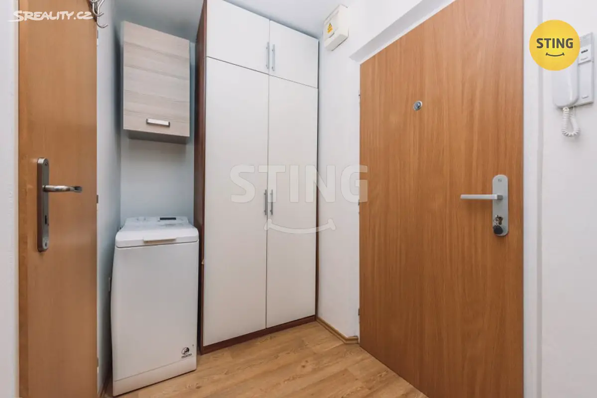 Prodej bytu 1+kk 31 m², Družby, Pardubice - Polabiny