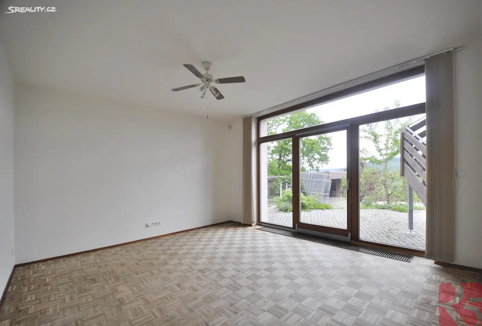 Prodej  rodinného domu 590 m², pozemek 3 300 m², Nenačovice, okres Beroun