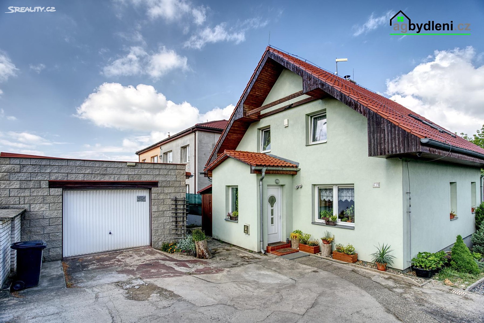 Prodej  rodinného domu 140 m², pozemek 1 059 m², Sluhy, okres Praha-východ