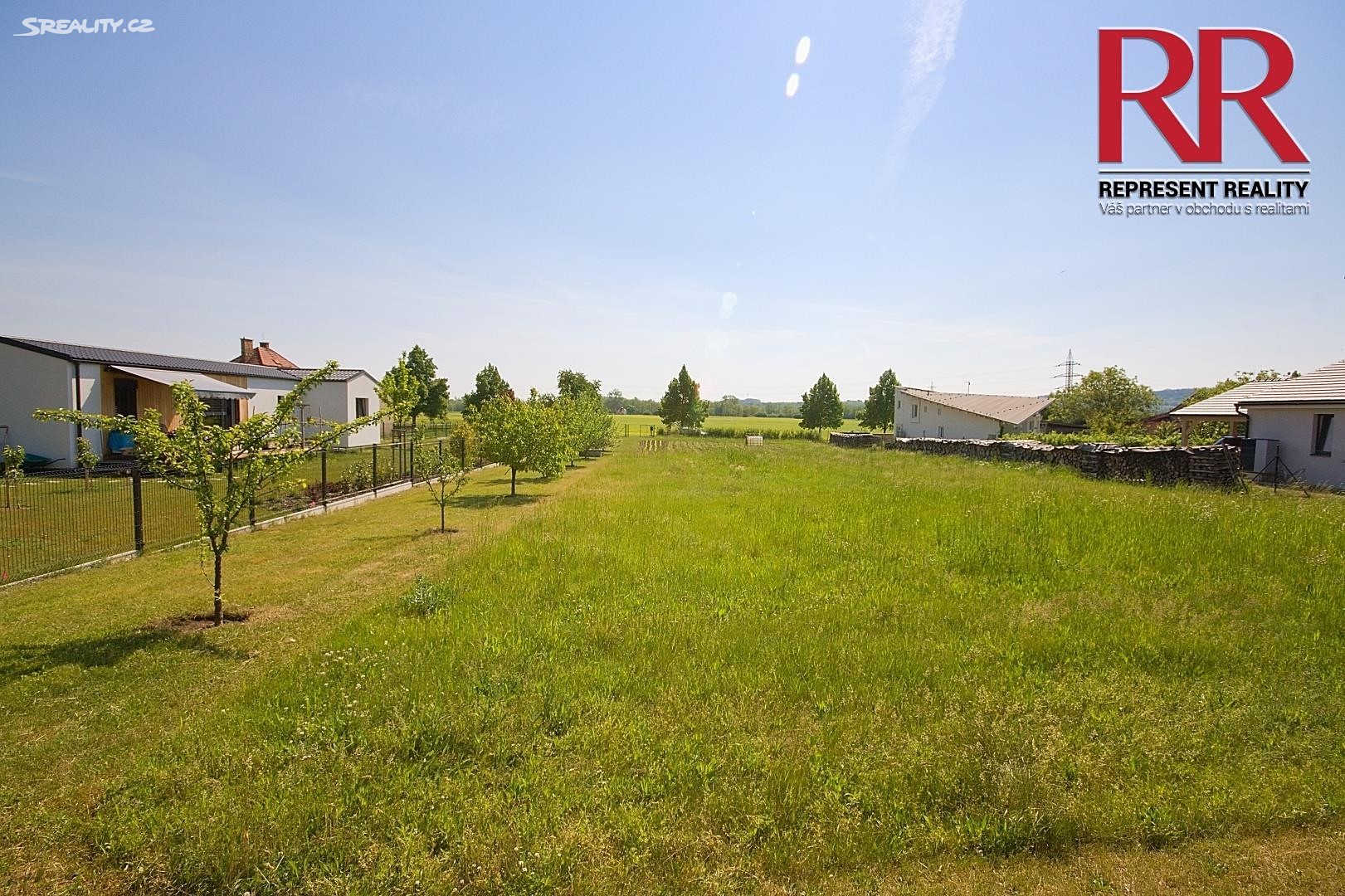 Prodej  stavebního pozemku 2 416 m², Dobříň, okres Litoměřice