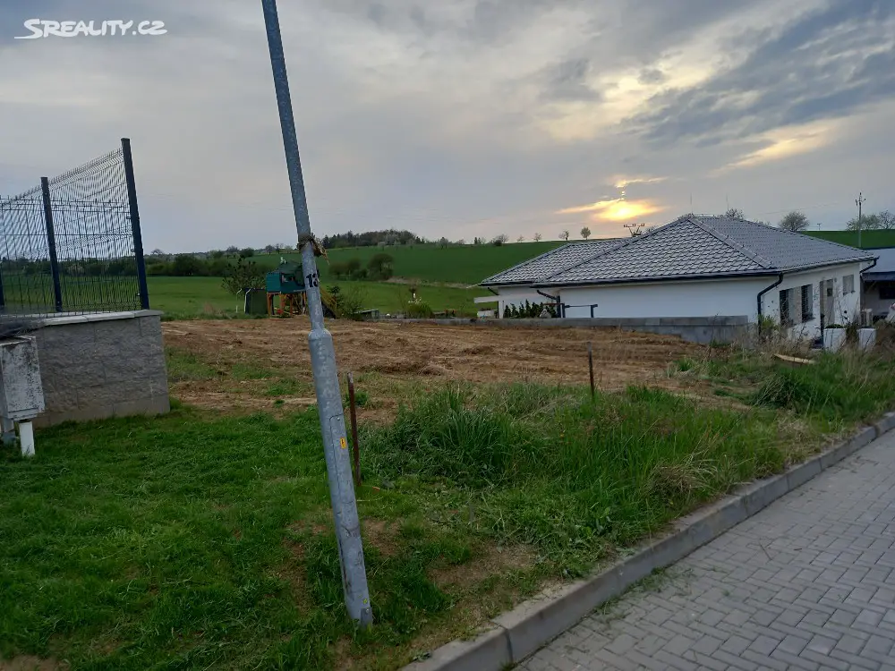 Prodej  stavebního pozemku 13 000 m², Kroměříž - Trávník, okres Kroměříž