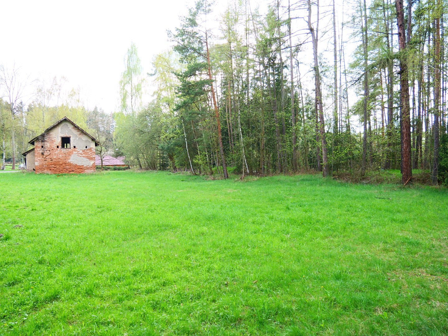 Prodej  stavebního pozemku 1 740 m², Zvěstov - Roudný, okres Benešov