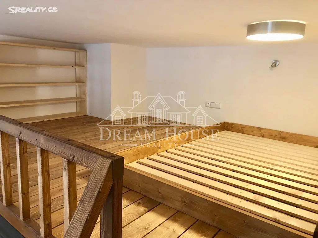 Pronájem bytu 2+kk 78 m², Valdštejnské náměstí, Praha 1 - Malá Strana