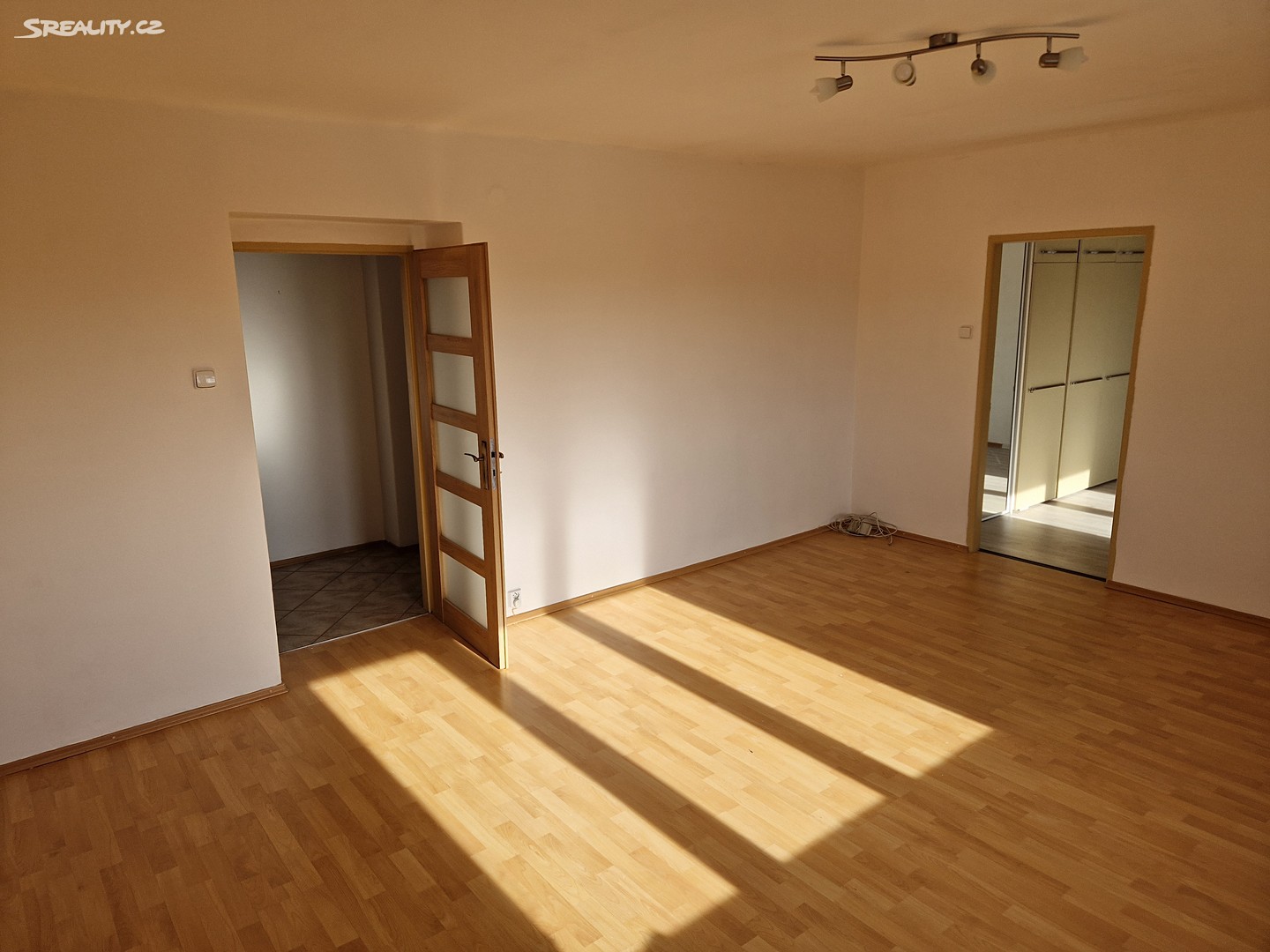 Pronájem bytu 3+1 70 m², Kobyliské náměstí, Praha 8 - Kobylisy